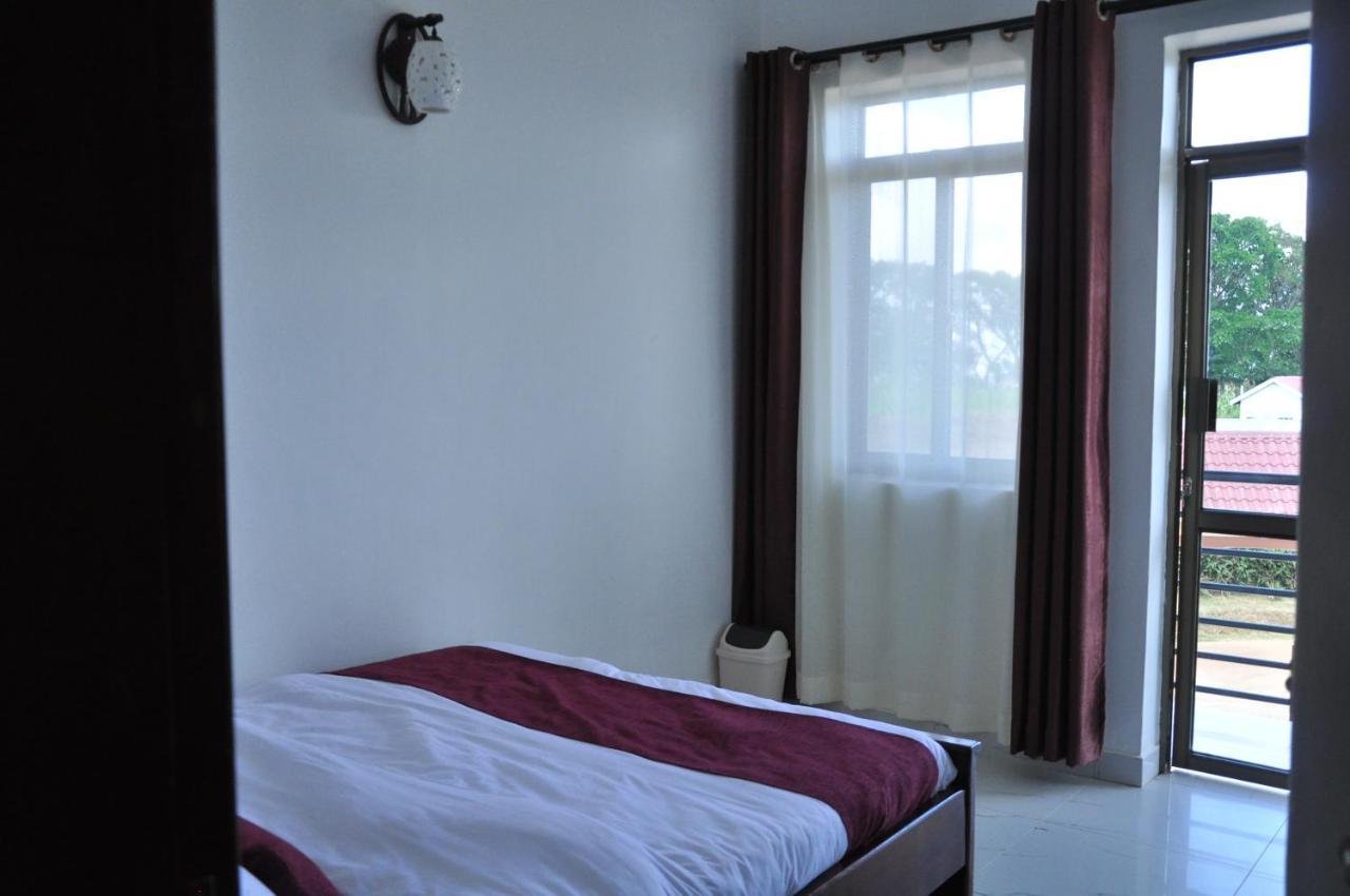 Golden View Hotel Ibanda ภายนอก รูปภาพ