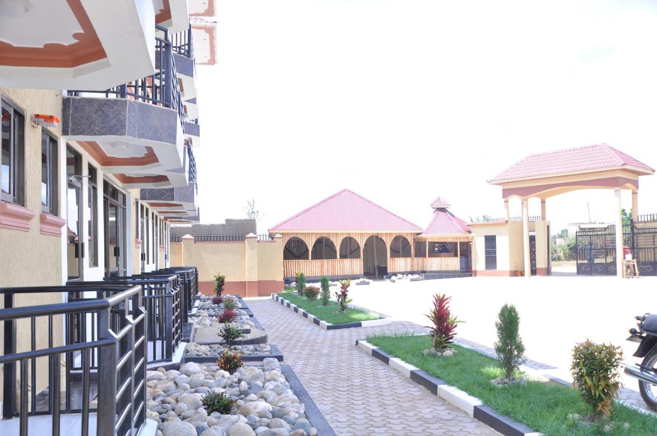 Golden View Hotel Ibanda ภายนอก รูปภาพ