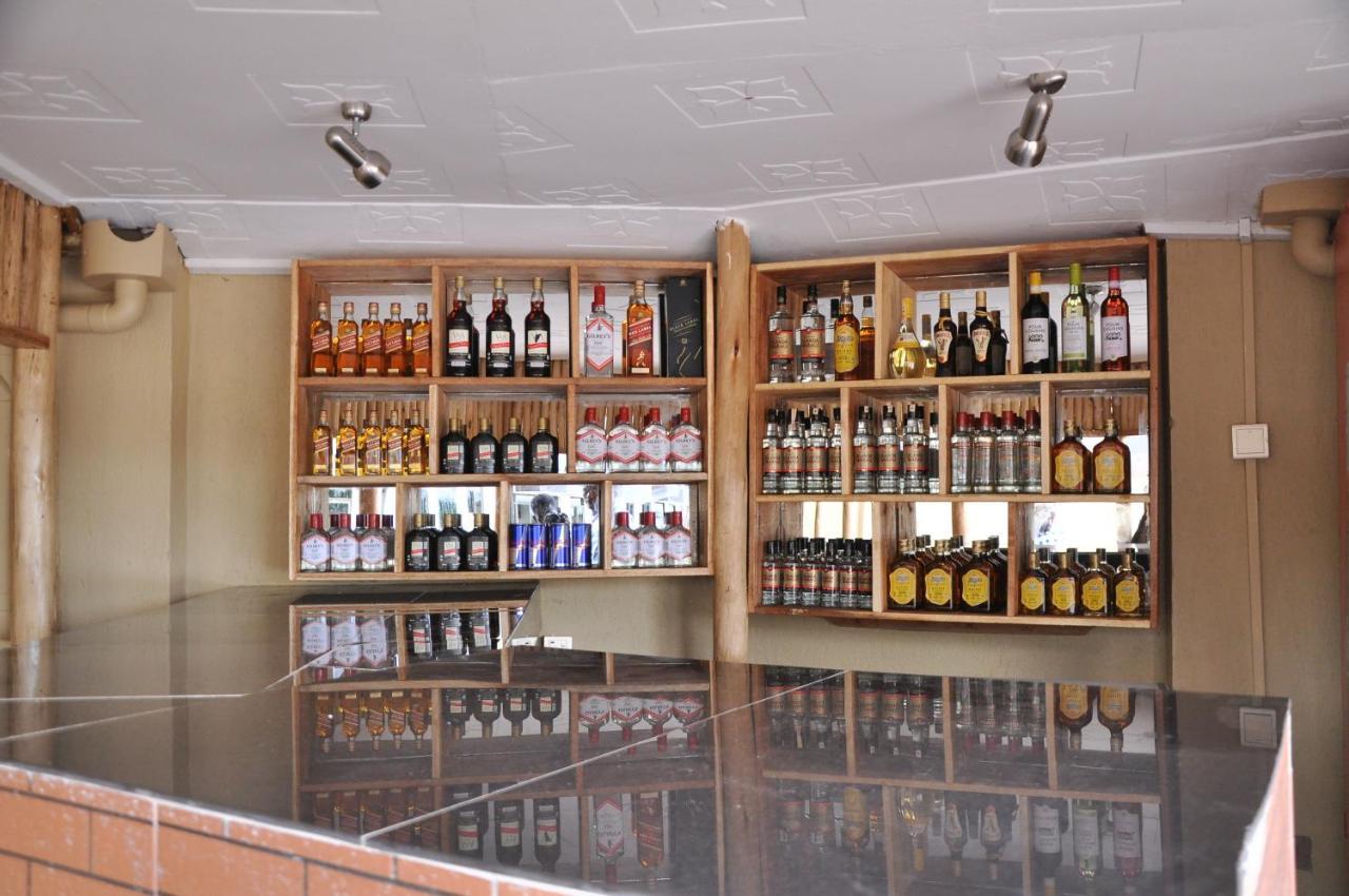 Golden View Hotel Ibanda ภายนอก รูปภาพ