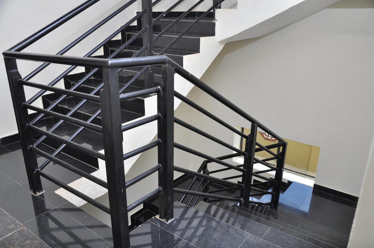 Golden View Hotel Ibanda ภายนอก รูปภาพ