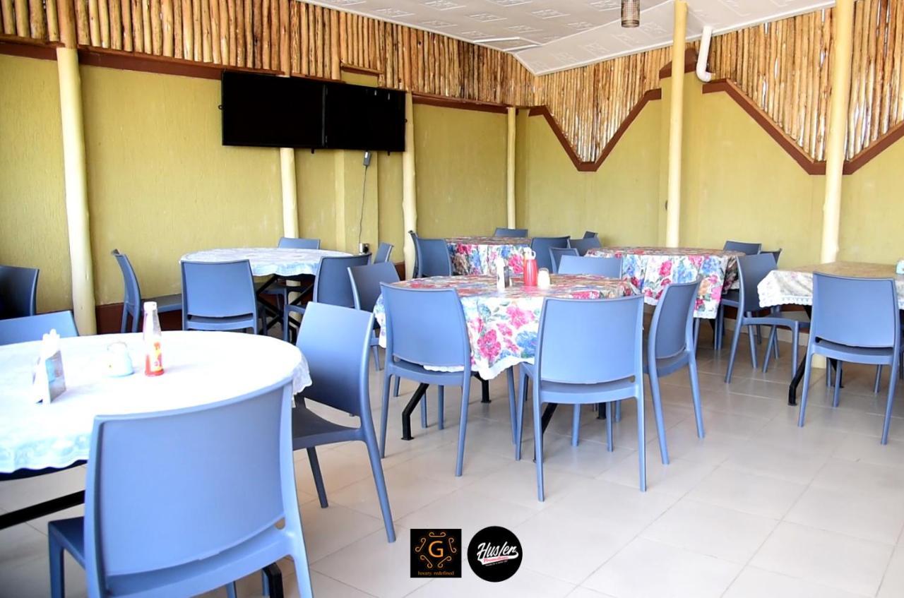 Golden View Hotel Ibanda ภายนอก รูปภาพ