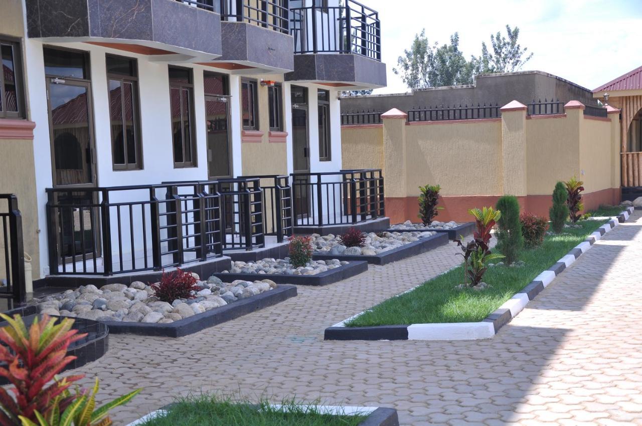 Golden View Hotel Ibanda ภายนอก รูปภาพ