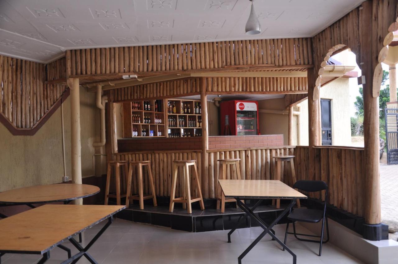 Golden View Hotel Ibanda ภายนอก รูปภาพ