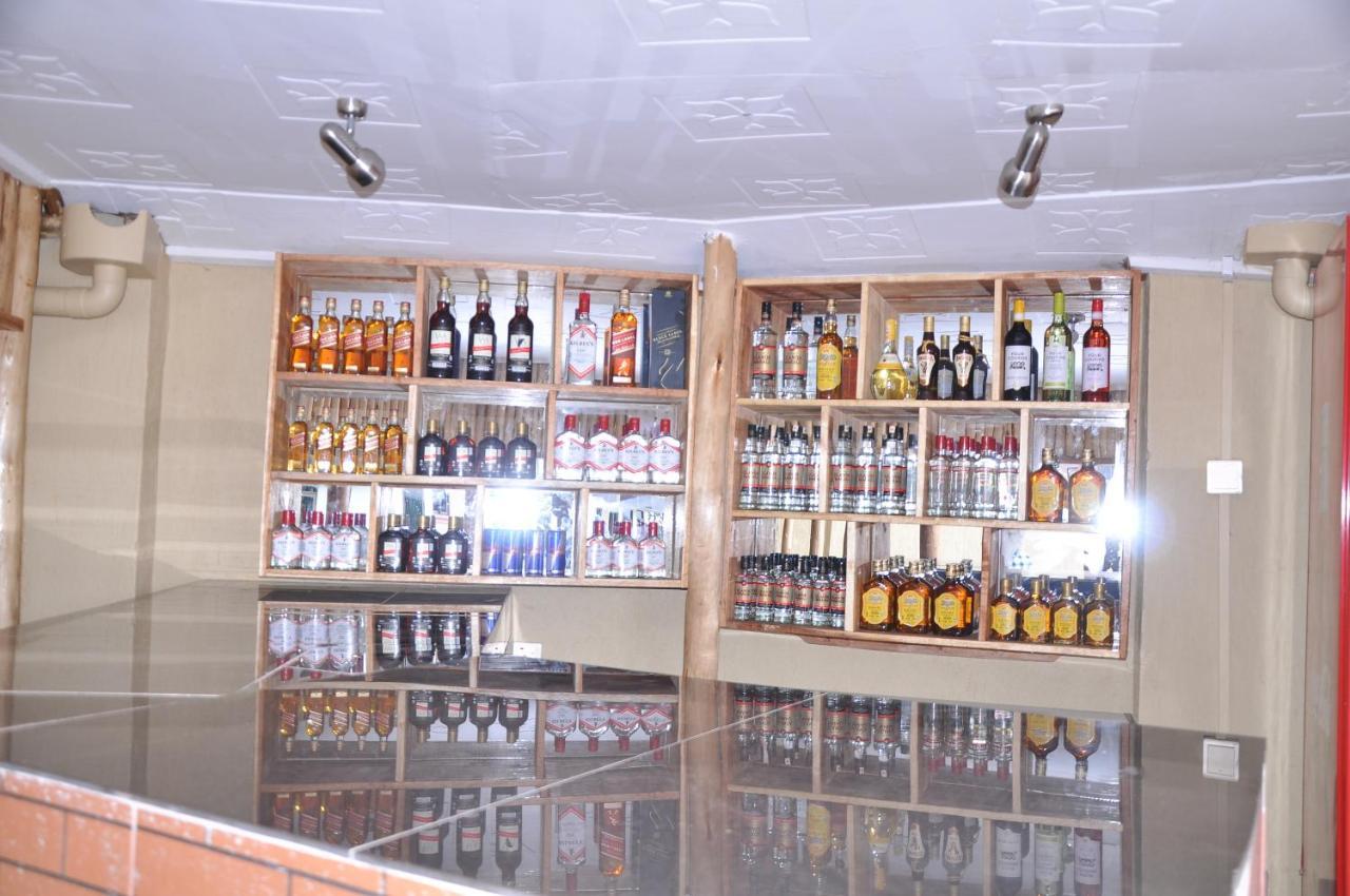 Golden View Hotel Ibanda ภายนอก รูปภาพ