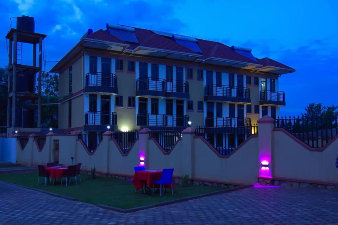 Golden View Hotel Ibanda ภายนอก รูปภาพ