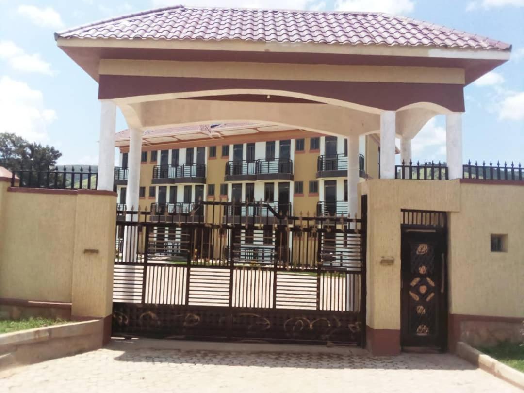 Golden View Hotel Ibanda ภายนอก รูปภาพ