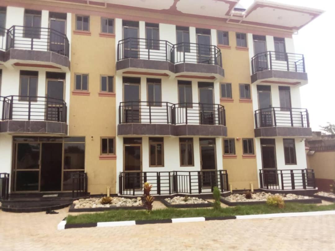 Golden View Hotel Ibanda ภายนอก รูปภาพ