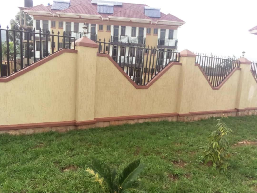 Golden View Hotel Ibanda ภายนอก รูปภาพ
